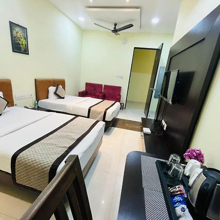 Jmc Hotel Lavish Akolia Екстериор снимка