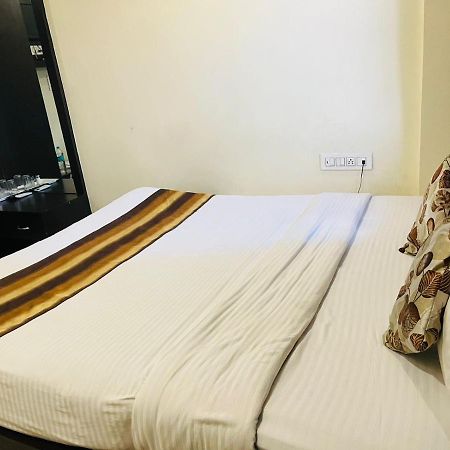 Jmc Hotel Lavish Akolia Екстериор снимка