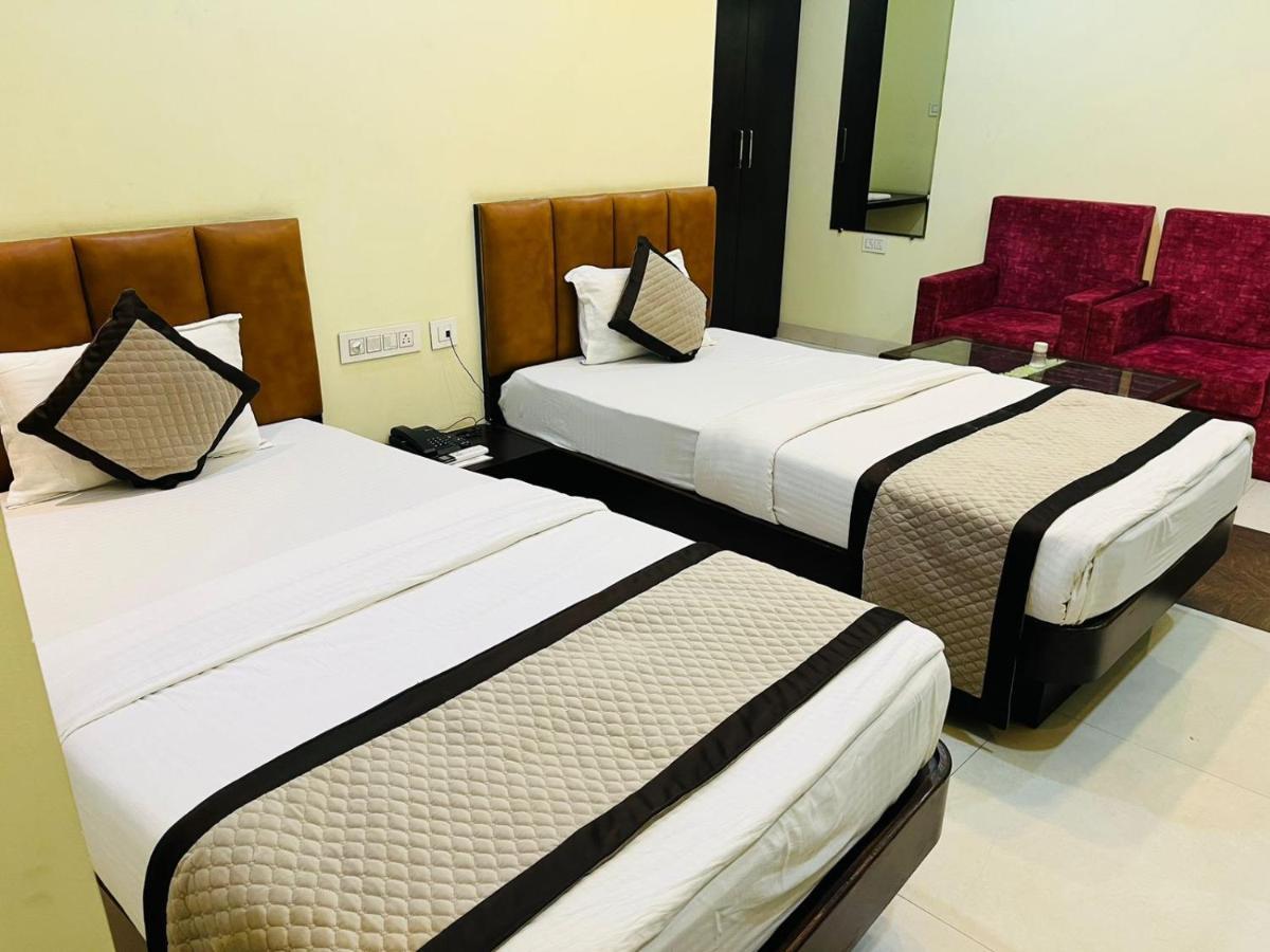 Jmc Hotel Lavish Akolia Екстериор снимка
