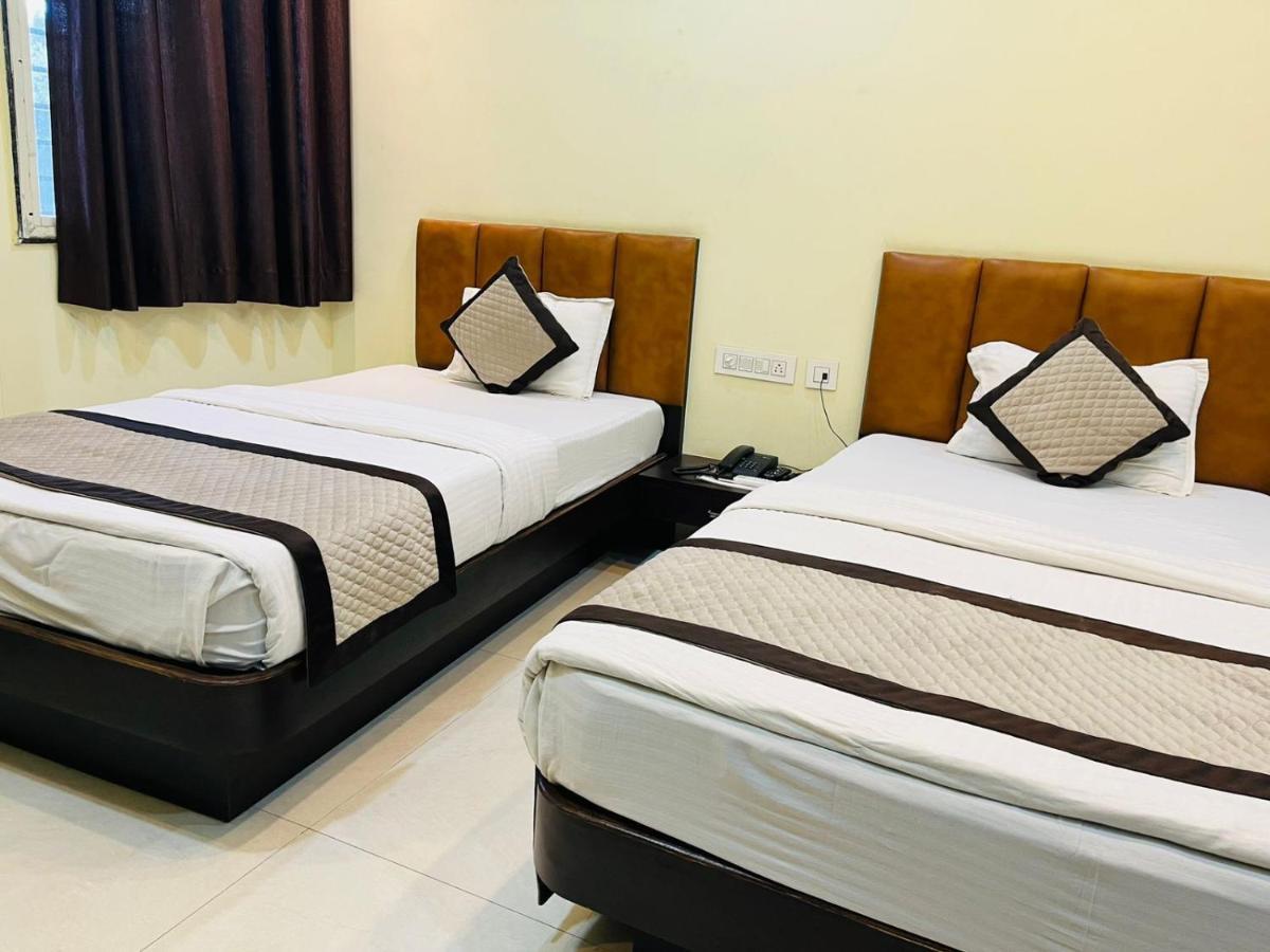 Jmc Hotel Lavish Akolia Екстериор снимка