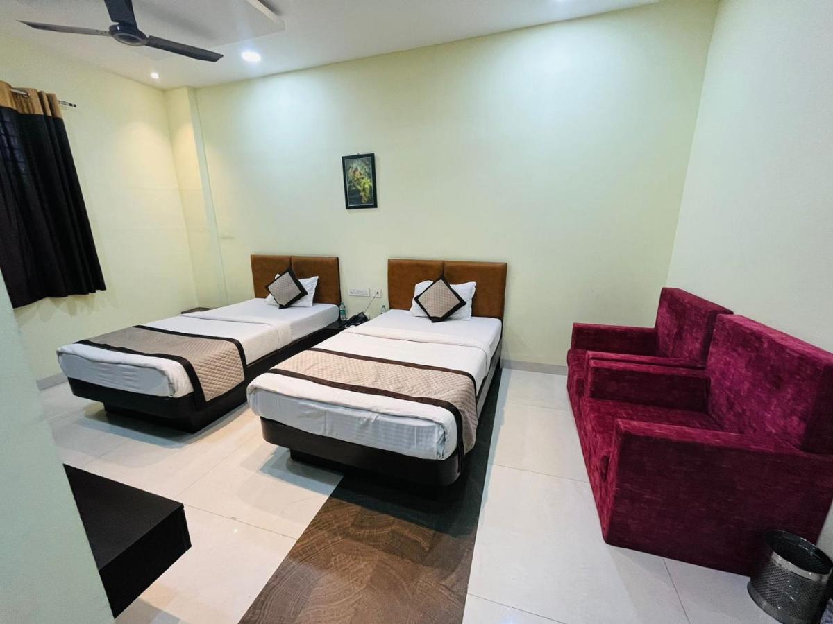 Jmc Hotel Lavish Akolia Екстериор снимка