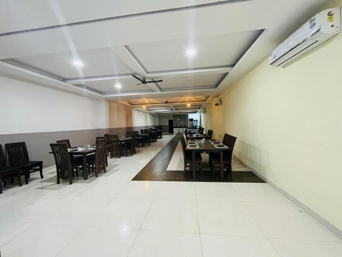 Jmc Hotel Lavish Akolia Екстериор снимка
