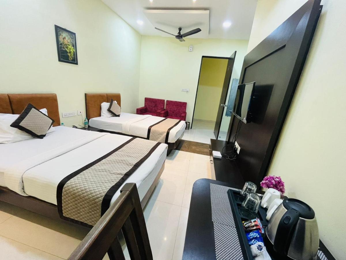 Jmc Hotel Lavish Akolia Екстериор снимка