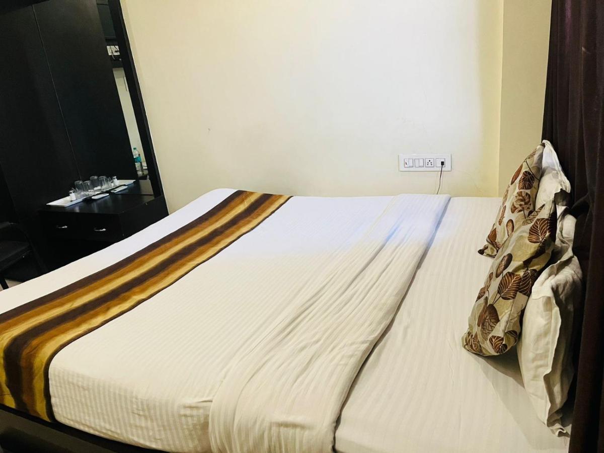 Jmc Hotel Lavish Akolia Екстериор снимка