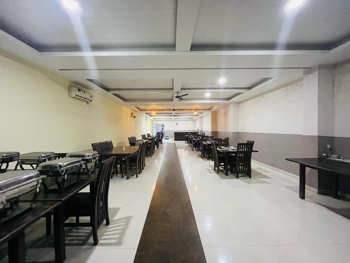 Jmc Hotel Lavish Akolia Екстериор снимка