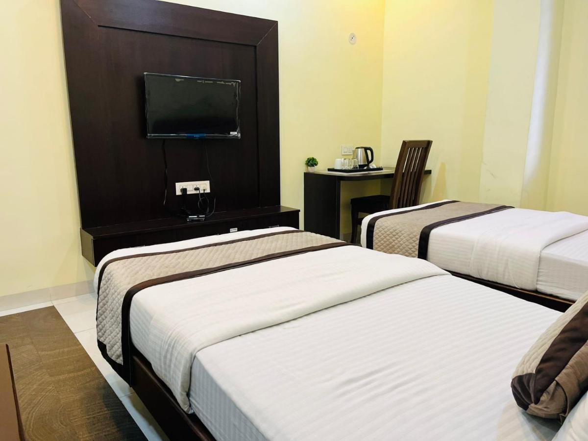 Jmc Hotel Lavish Akolia Екстериор снимка