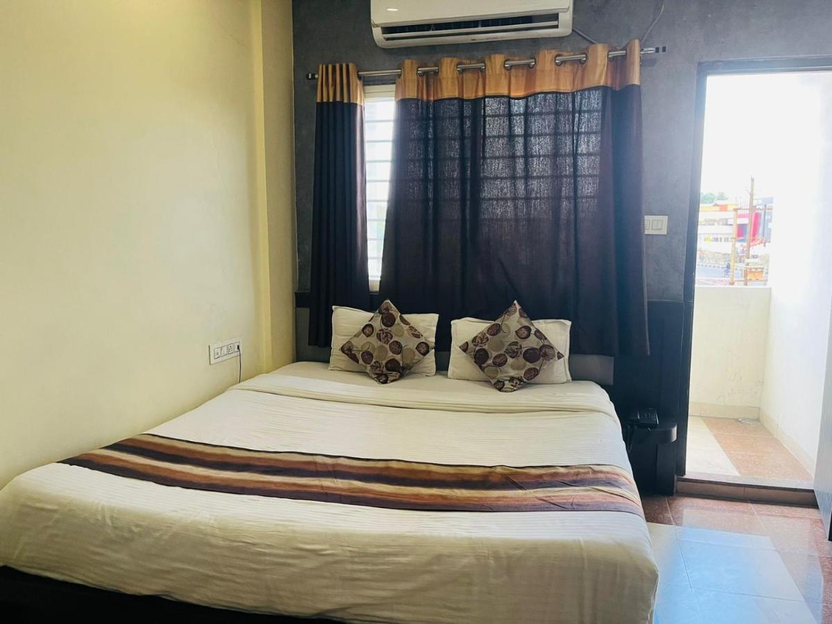 Jmc Hotel Lavish Akolia Екстериор снимка