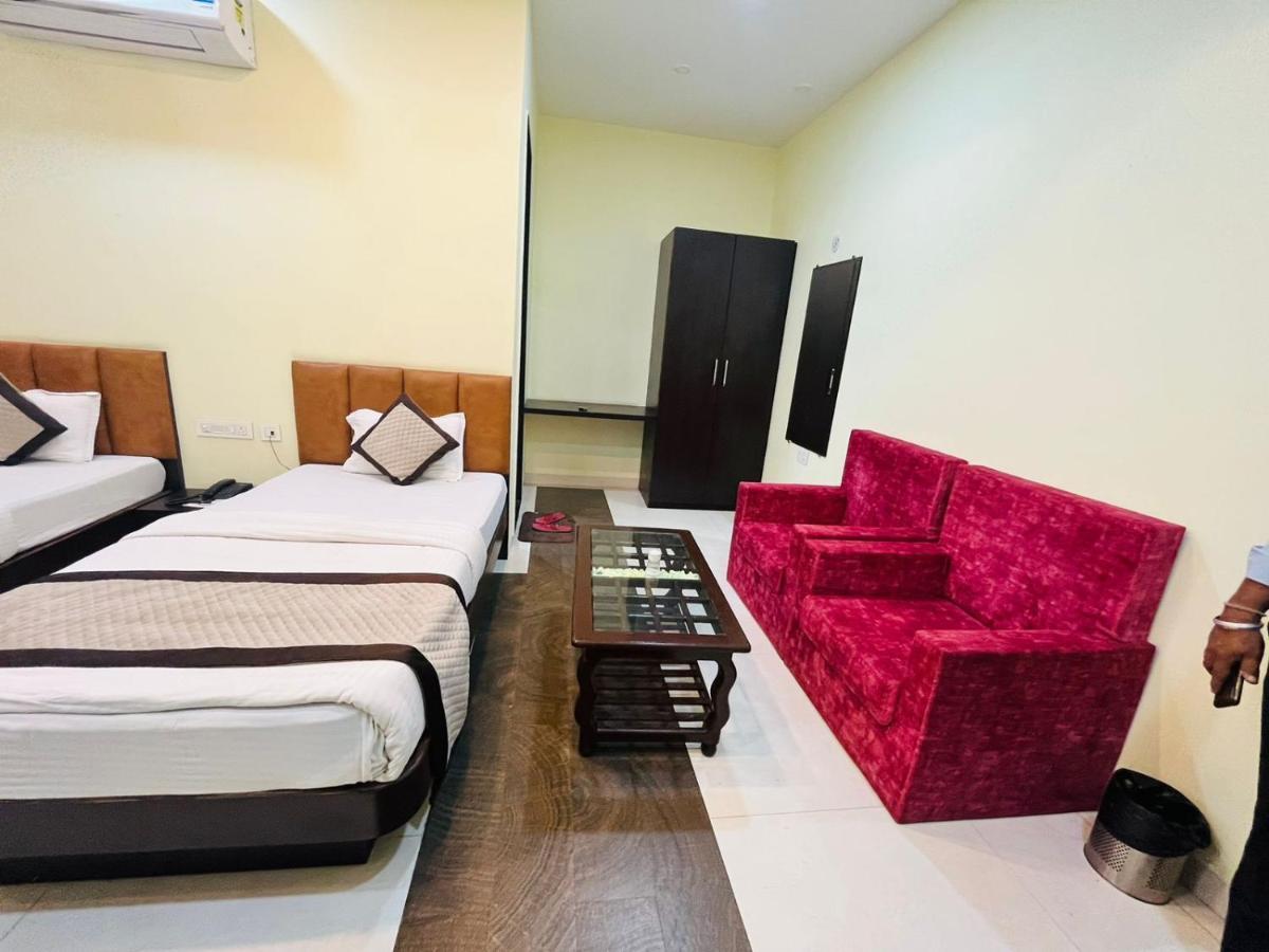 Jmc Hotel Lavish Akolia Екстериор снимка