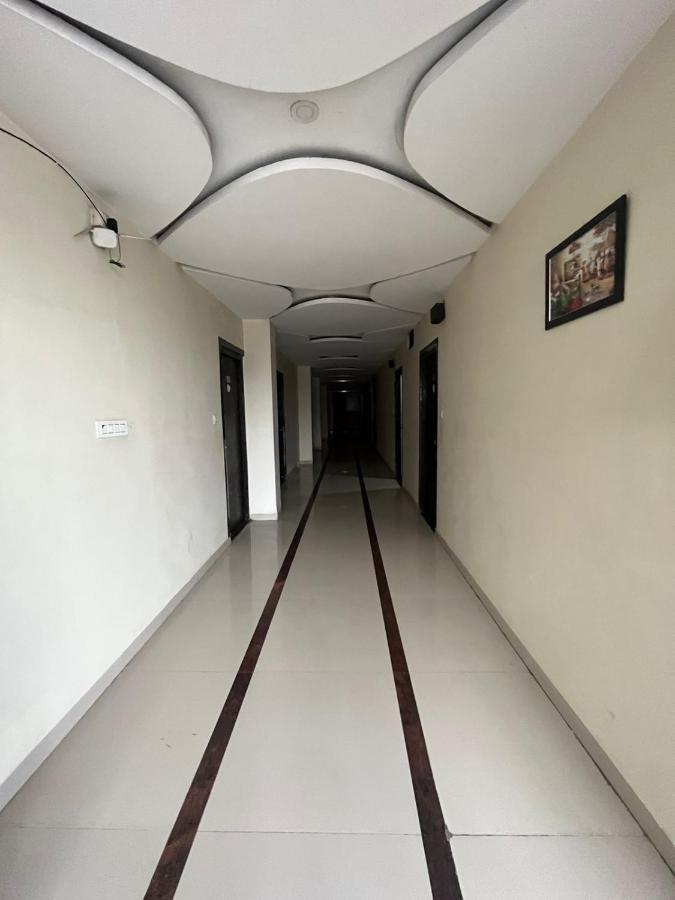Jmc Hotel Lavish Akolia Екстериор снимка